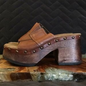 Candie’s Vintage Brown Leather Platform Clogs 10